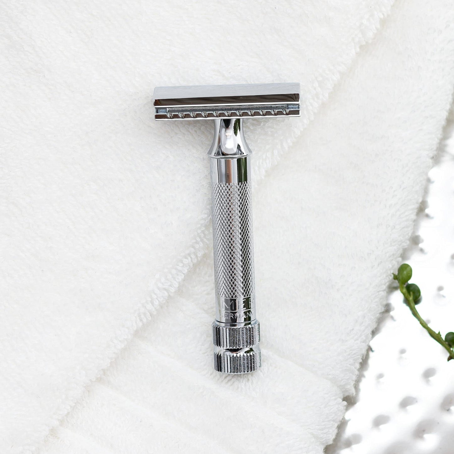 Merkur Mk34c Double Edge Razor with Heavy Duty Short Handle