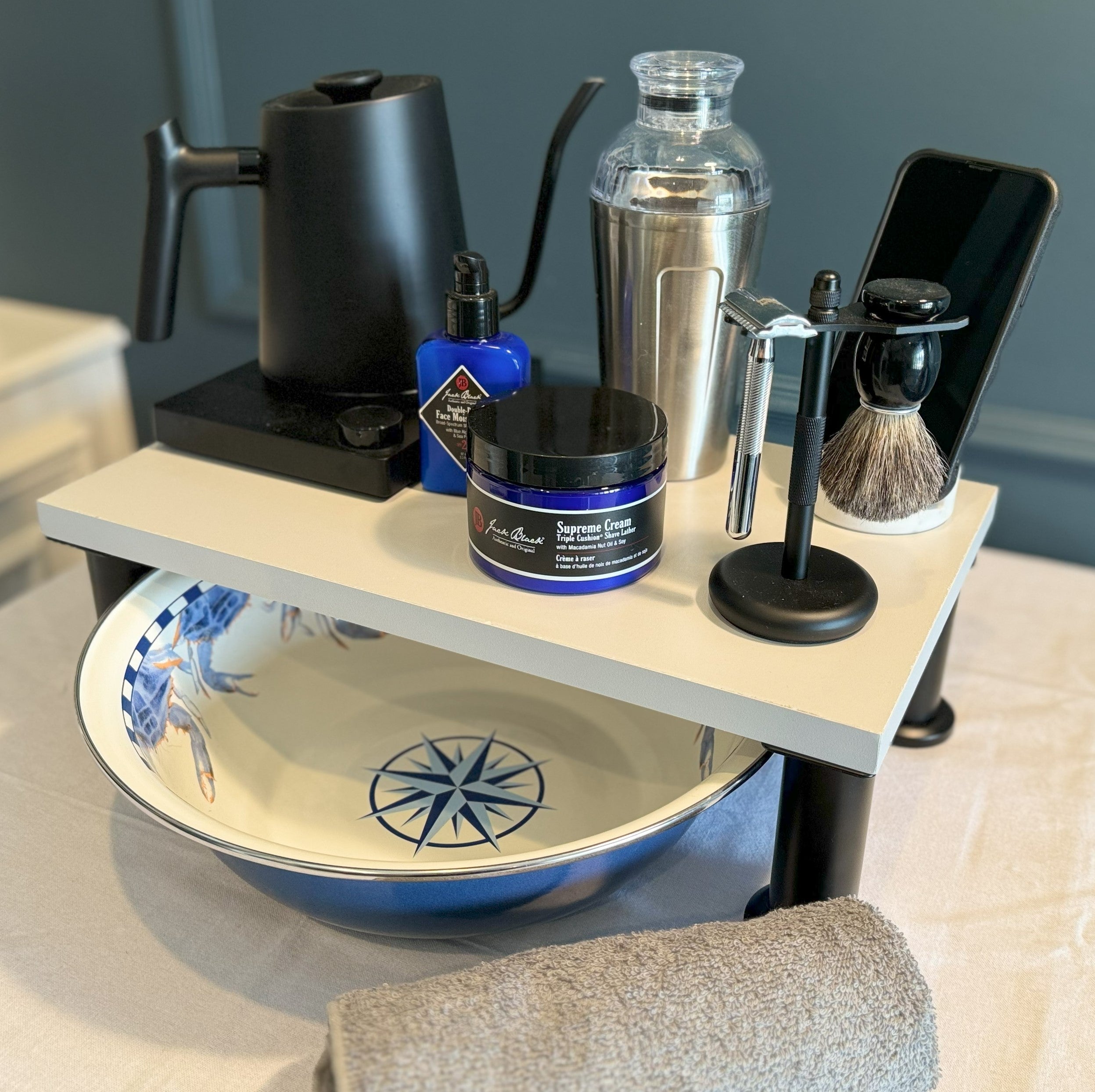Riser by Kettle & Shave with Round Legs